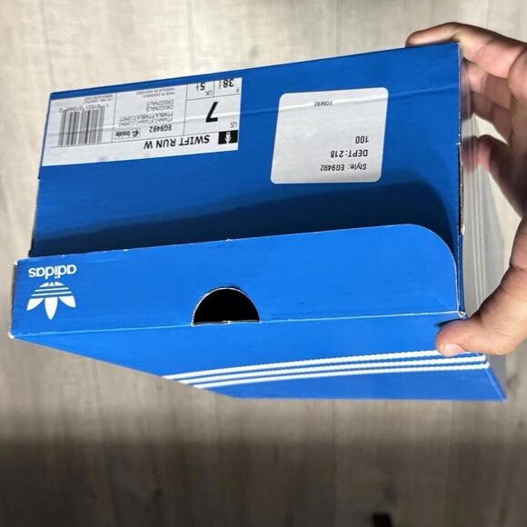 Athletic_Shoes